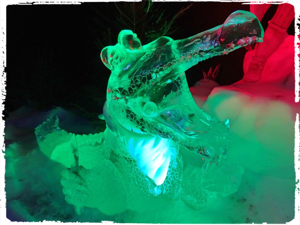 ワニの氷の彫刻