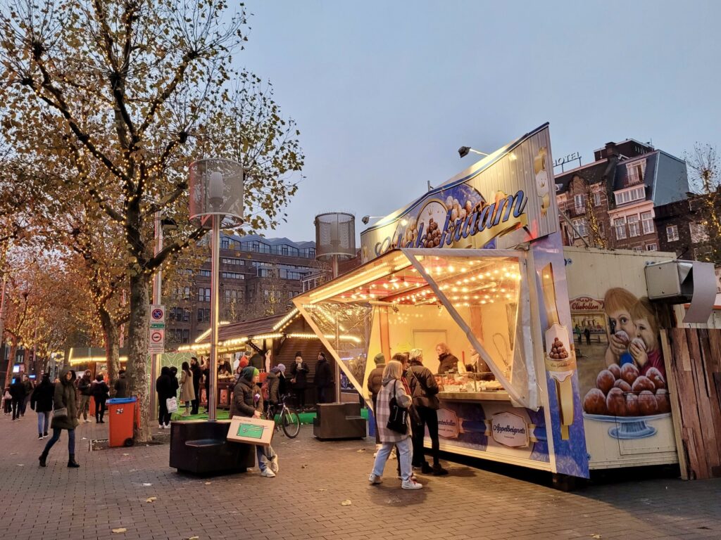 レンブラント広場のマーケット