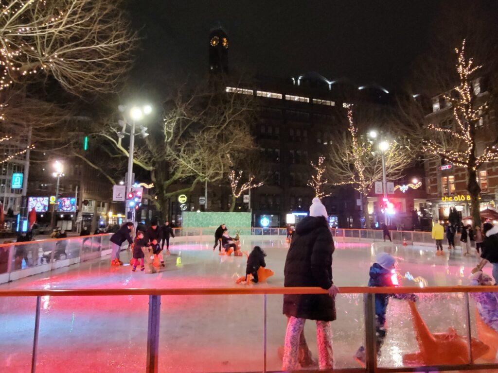 レンブラント広場のスケート場