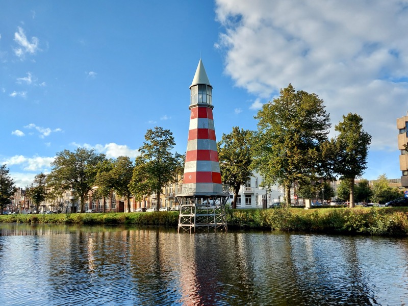 公園の灯台