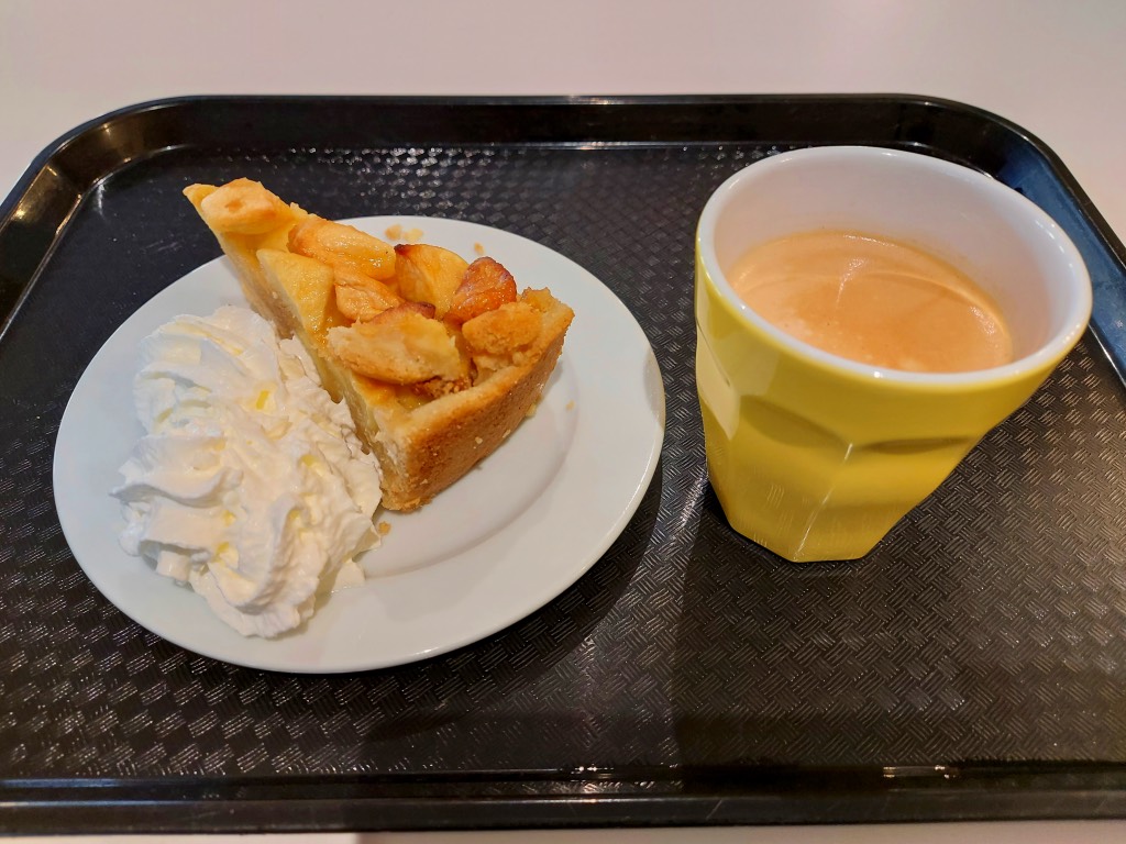アップルパイとカフェ