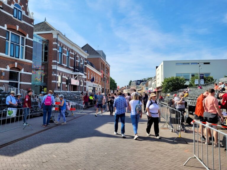 世界最大規模のフラワーパレード【オランダ・ズンデルトで開催】 Arto Explore